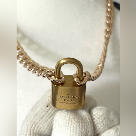 LOUIS VUITTON Padlock & Key Set #315 Vintage Gold Plated Pre-Owned - Picture 8 of 10